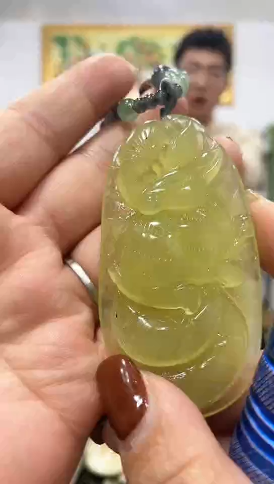 未镶嵌蛇纹石玉吊坠    