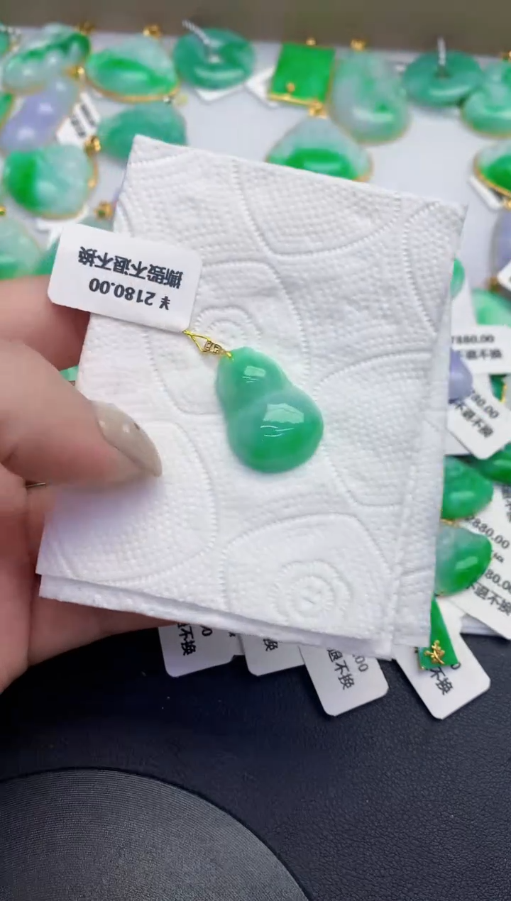 颈饰18K金镶嵌翡翠缅甸天然翡翠A货