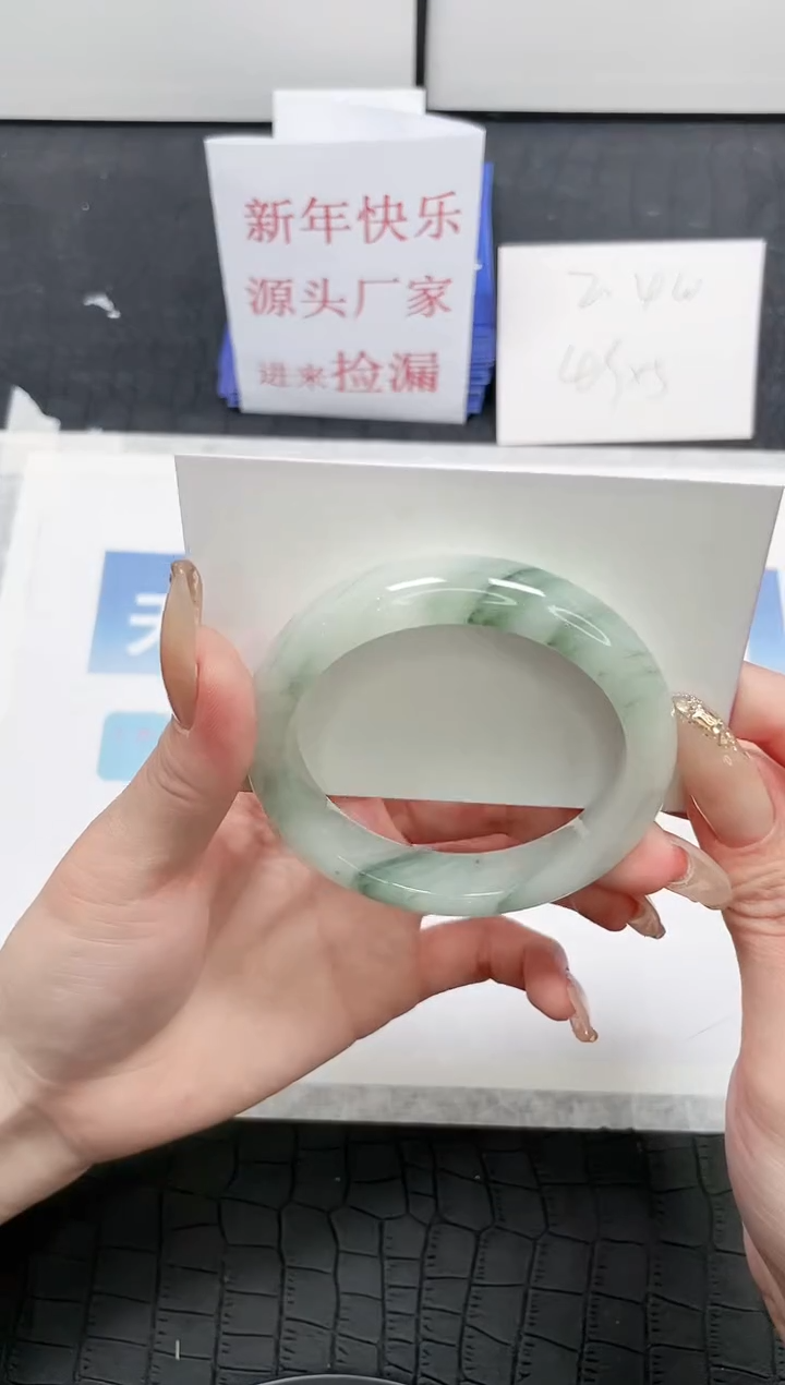 【闪购商品】石英质玉手镯未镶嵌T211-56