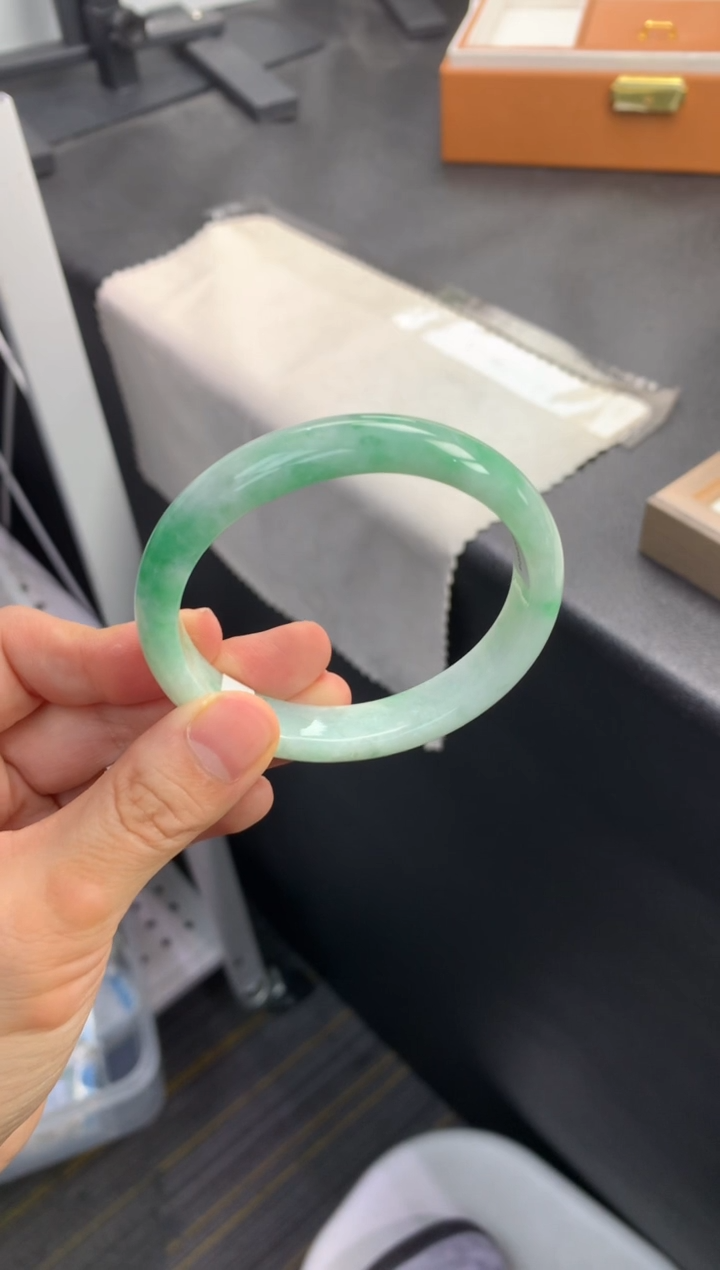 未镶嵌手镯（贵妃镯）翡翠退货需手镯吊牌标签完好