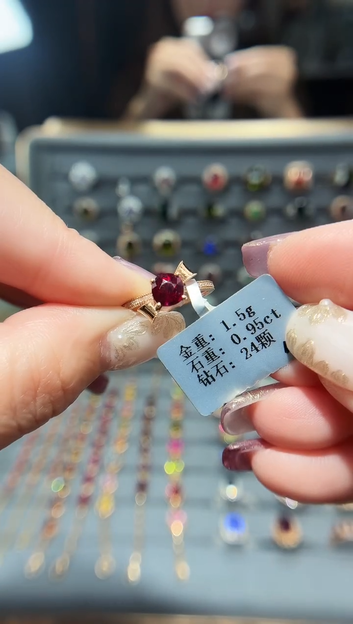 18K金镶嵌戒指碧玺0.95.