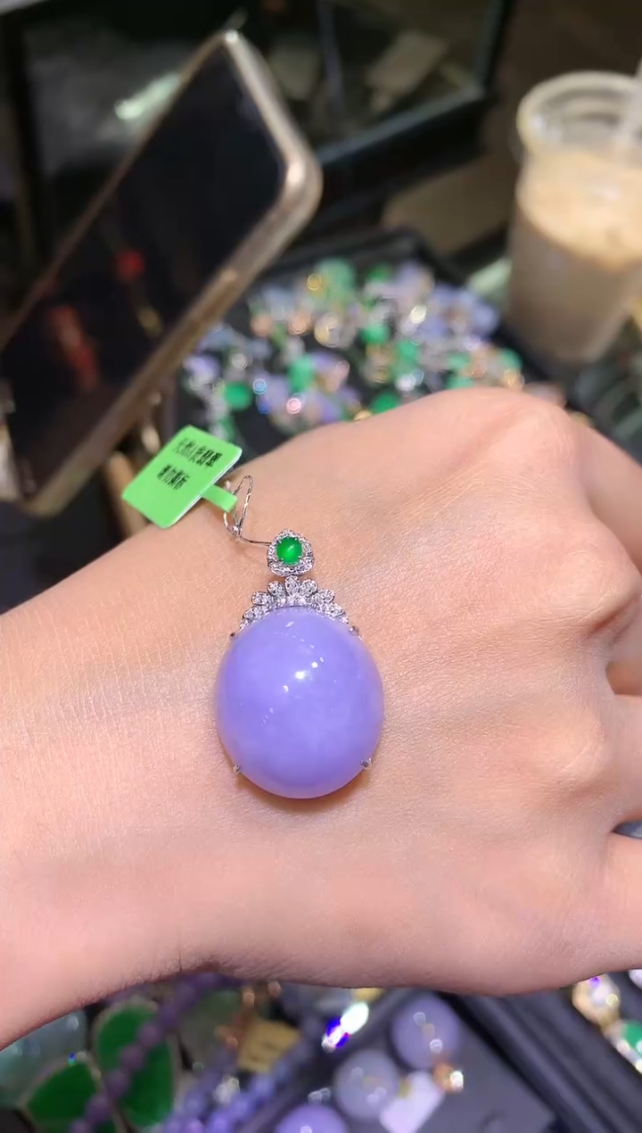 【闪购商品】翡翠吊坠(不含链)18K金镶嵌蛋面