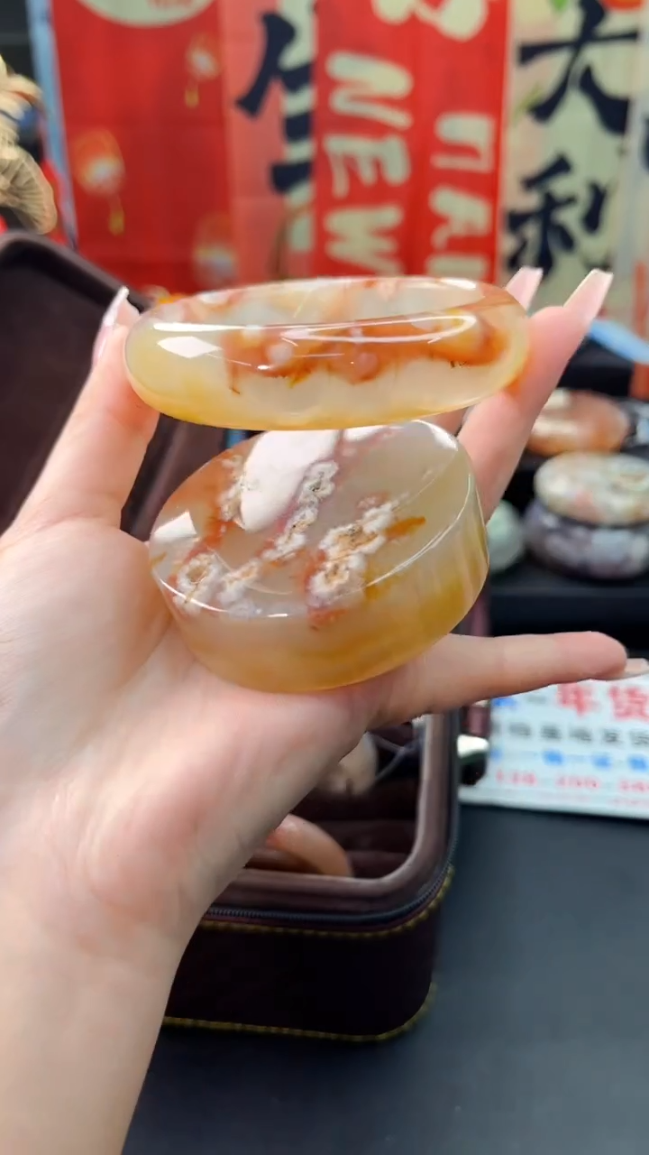 【闪购商品】石英质玉手镯未镶嵌赠送镯心（圈口）65