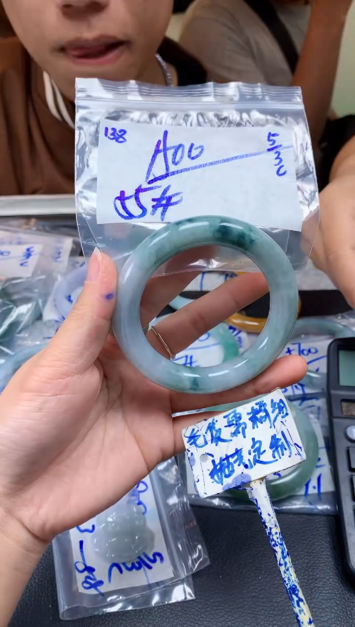 【闪购商品】定制翡翠未镶嵌138毛货需精细抛光手镯多样性拍一发一