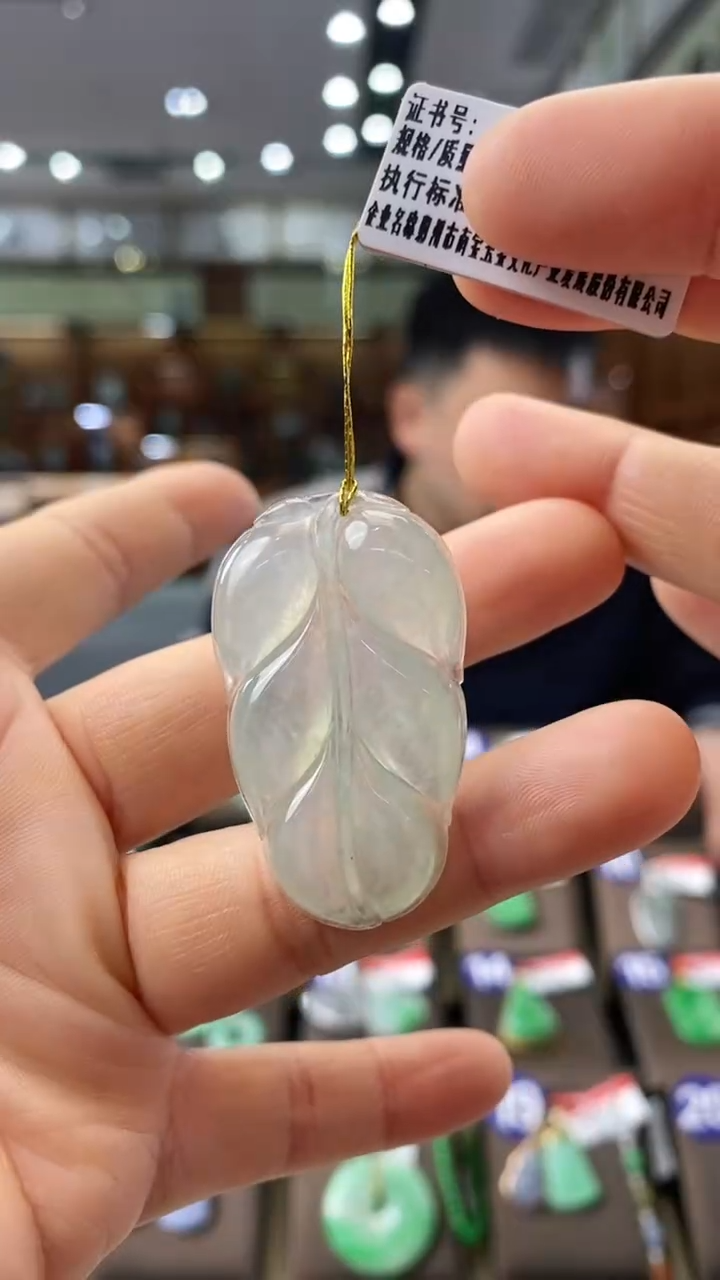 【闪购商品】翡翠颈饰未镶嵌叶子