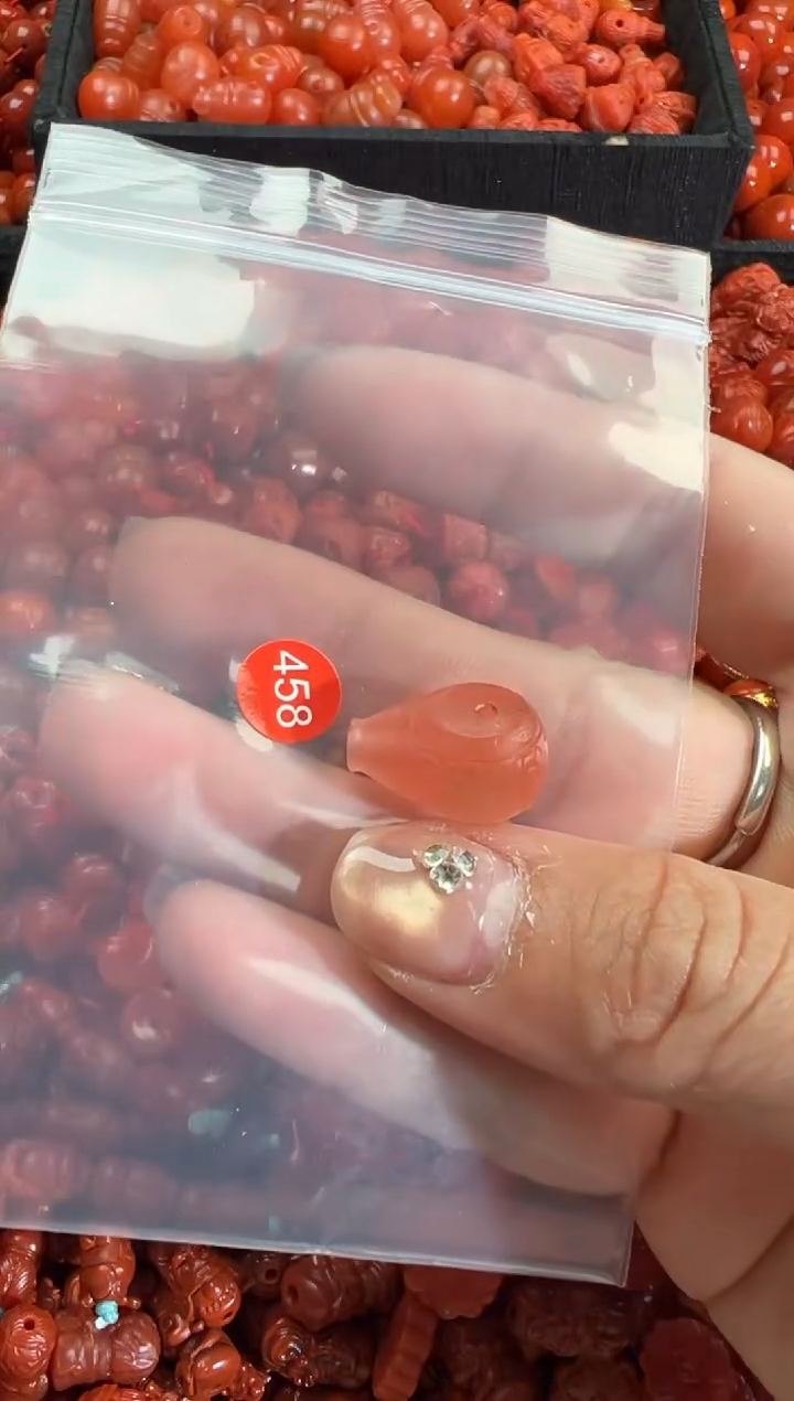 南红玛瑙未镶嵌颈饰1