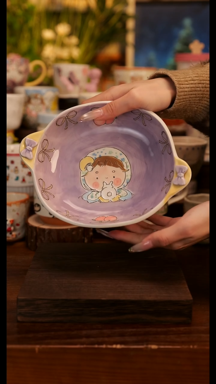 陶瓷手柄款阿满蘑菇盘子  手绘釉下彩 