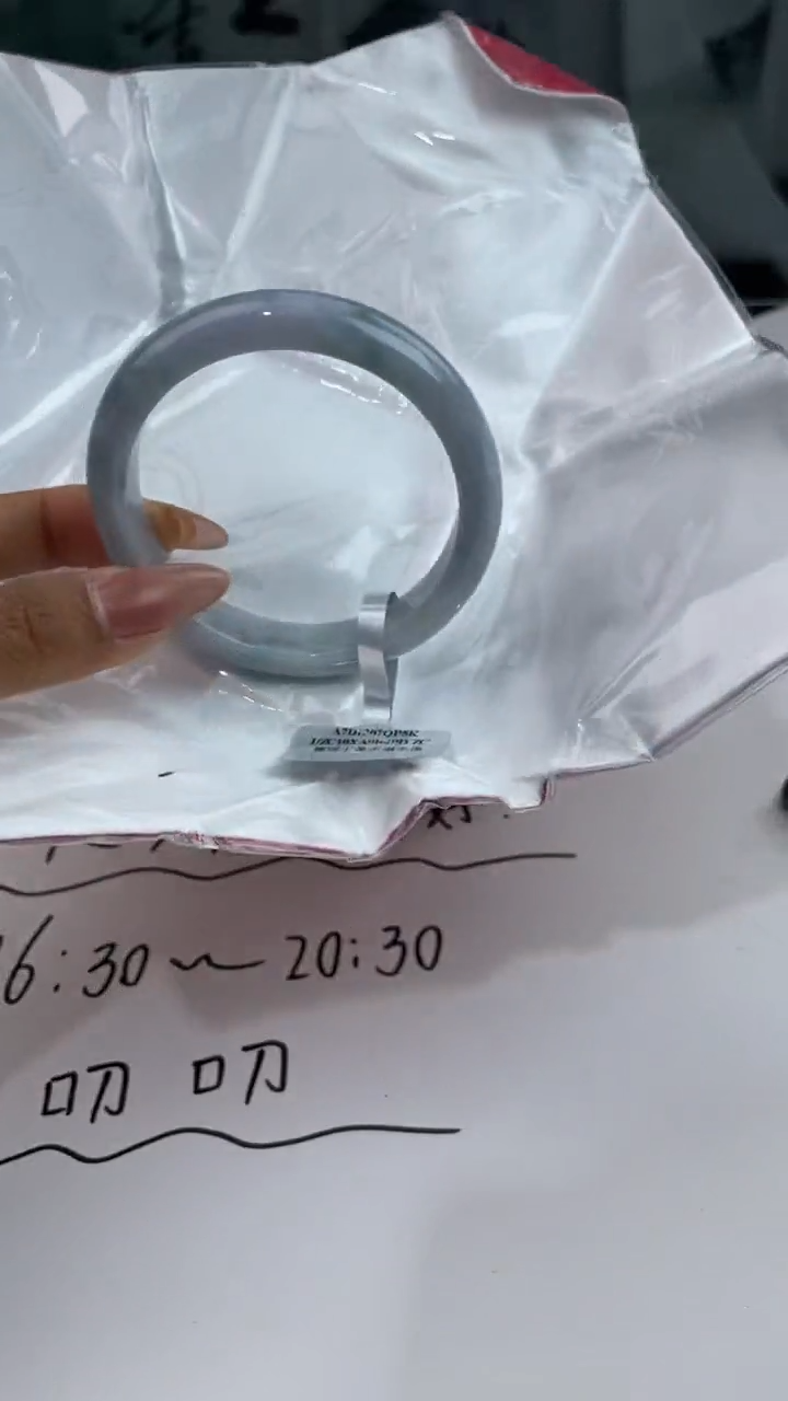 【闪购商品】翡翠手镯未镶嵌8翡翠手镯（微瑕）