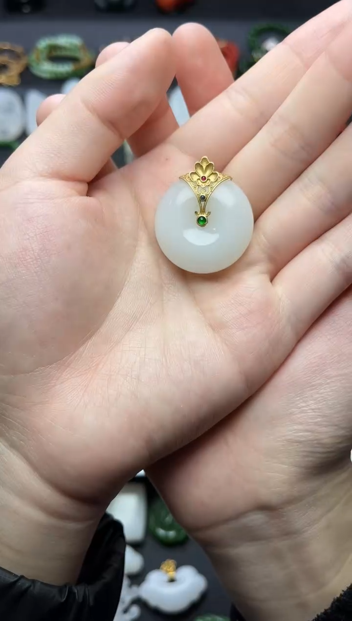 颈饰未镶嵌和田玉平安扣 06