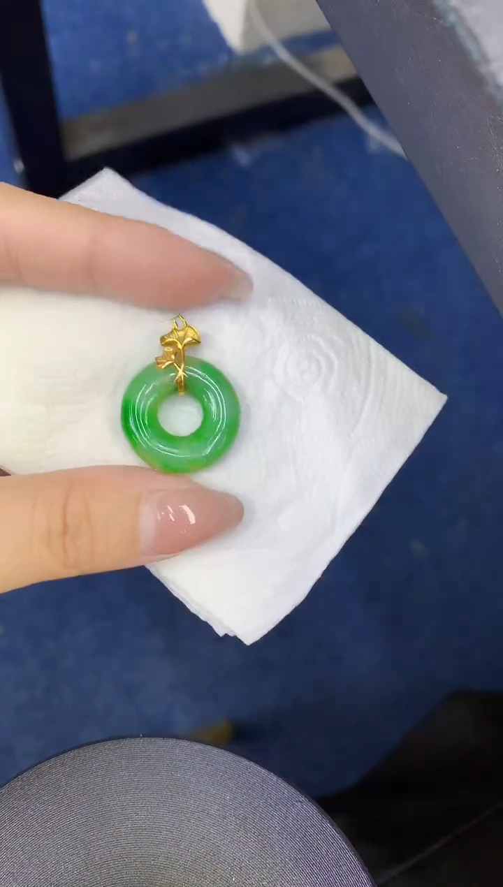 颈饰18K金镶嵌翡翠缅甸天然翡翠A货