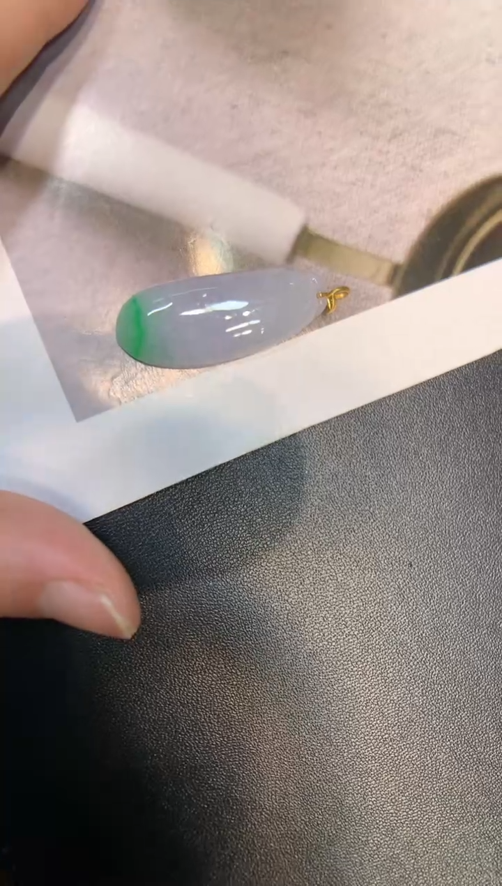 颈饰18K金镶嵌翡翠福瓜