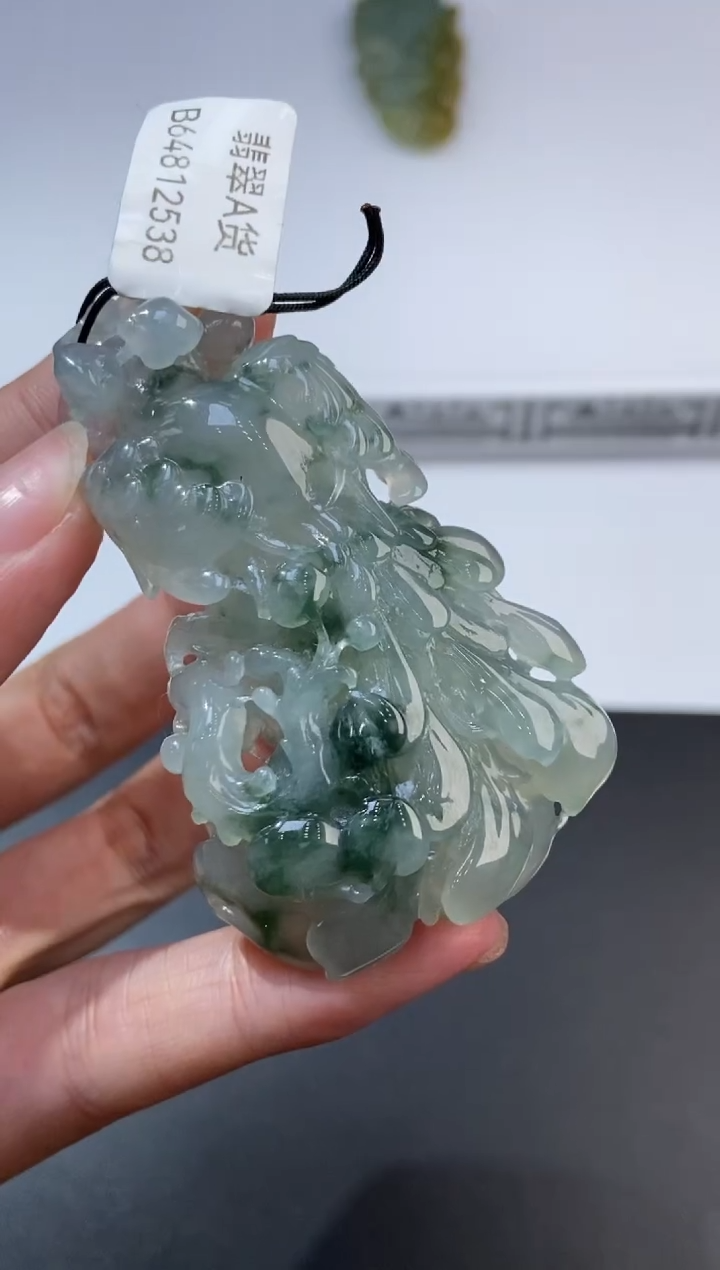 未镶嵌挂件翡翠378305    多人