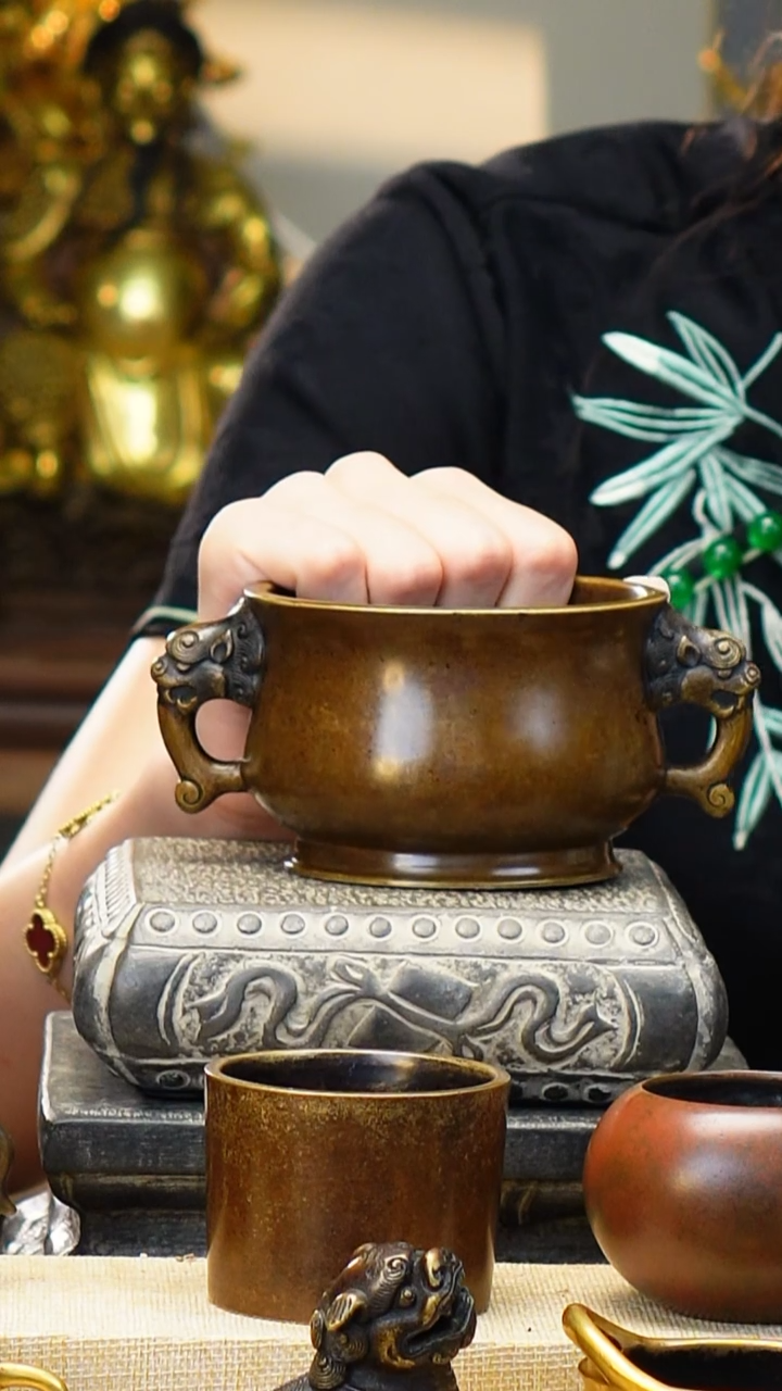 炉天下夔龙耳炉 