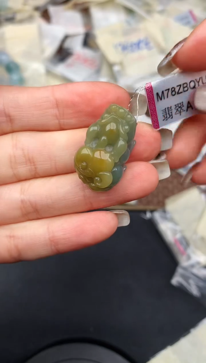 未镶嵌挂件翡翠—