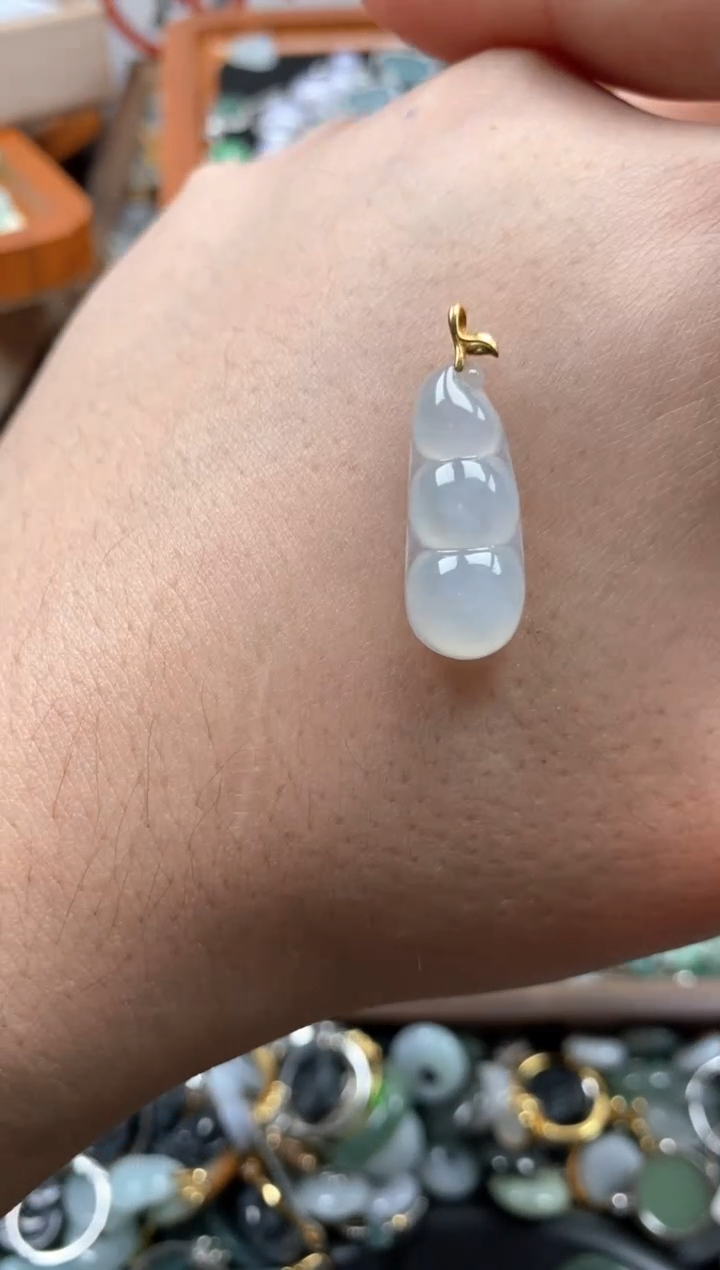 【闪购商品】翡翠颈饰未镶嵌哥哥