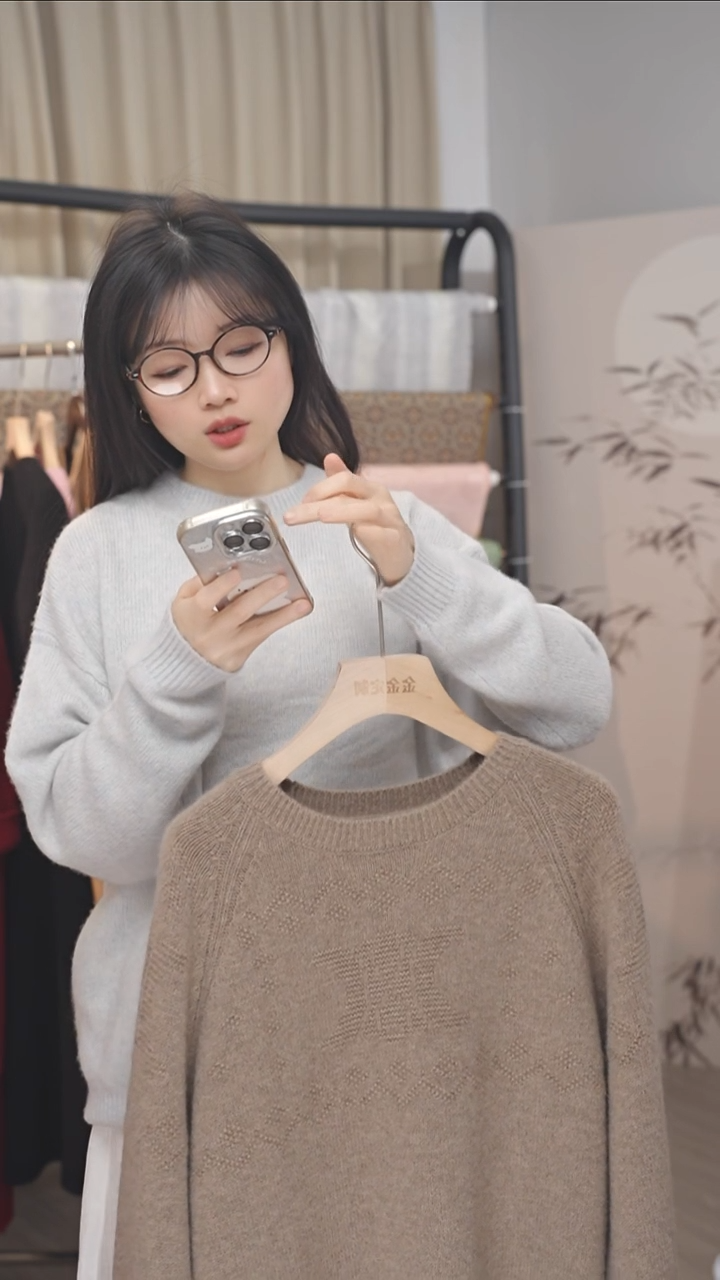 R****e纯山羊绒龙骨加厚羊绒衫