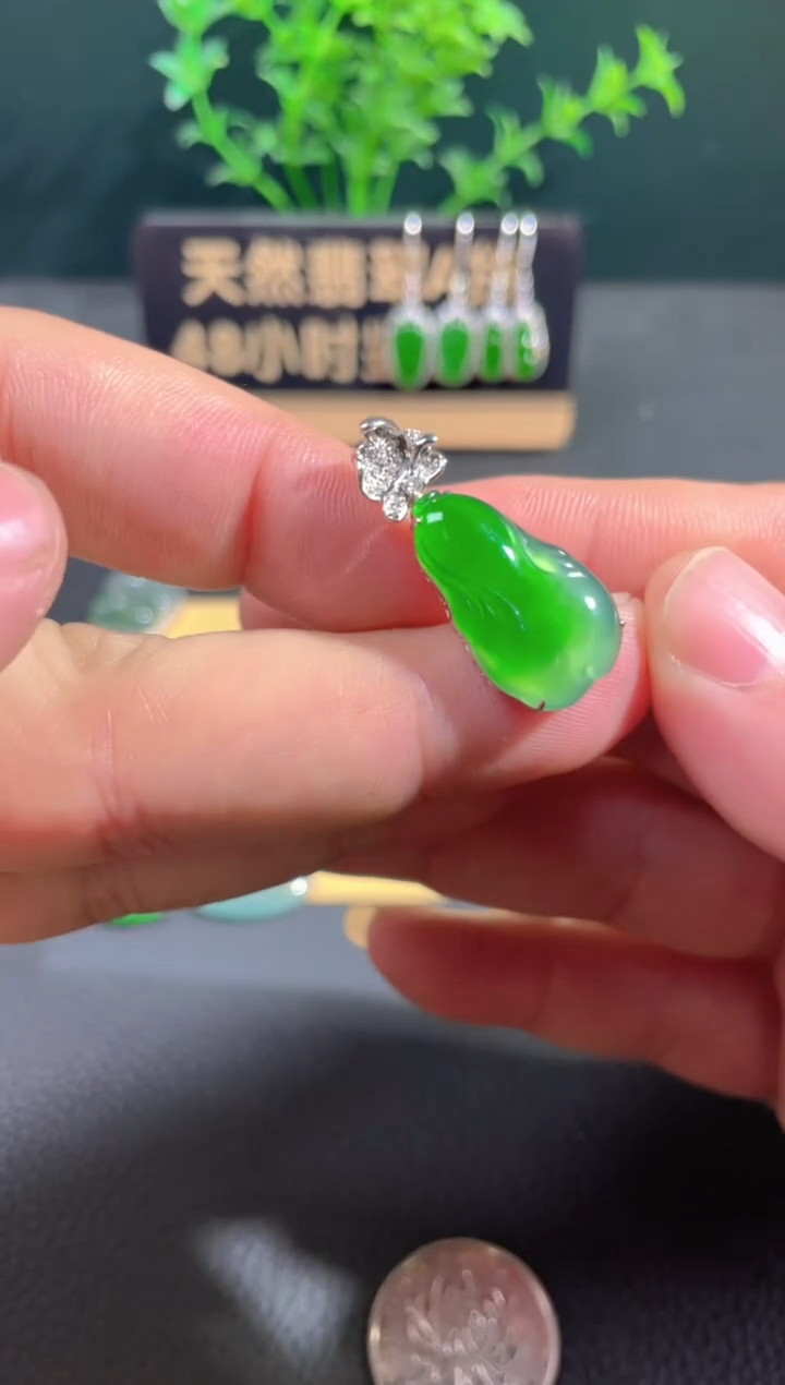 【闪购商品】翡翠颈饰18K金镶嵌翡翠