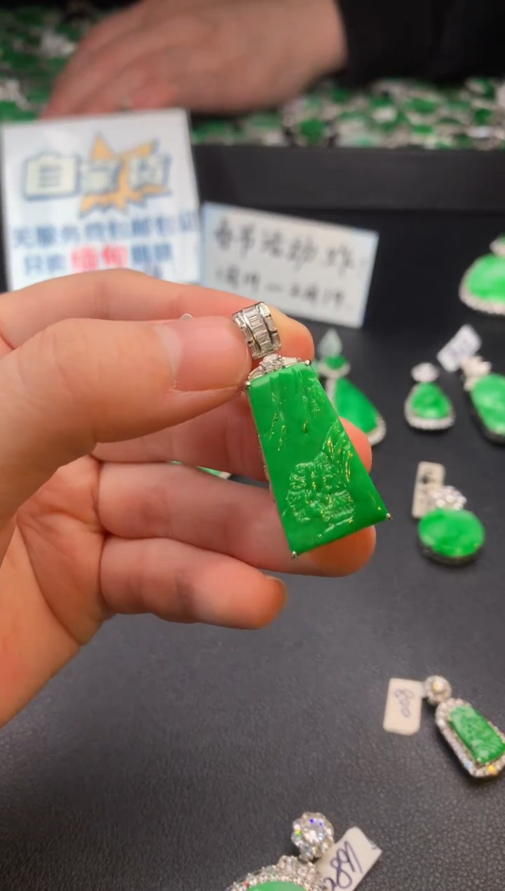 【闪购商品】翡翠颈饰银S925镶嵌翡翠