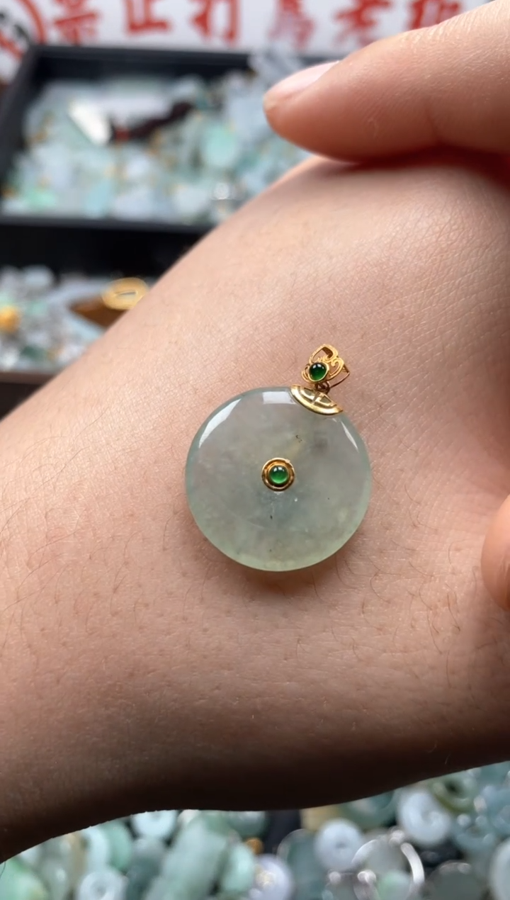 【闪购商品】翡翠颈饰未镶嵌哥哥