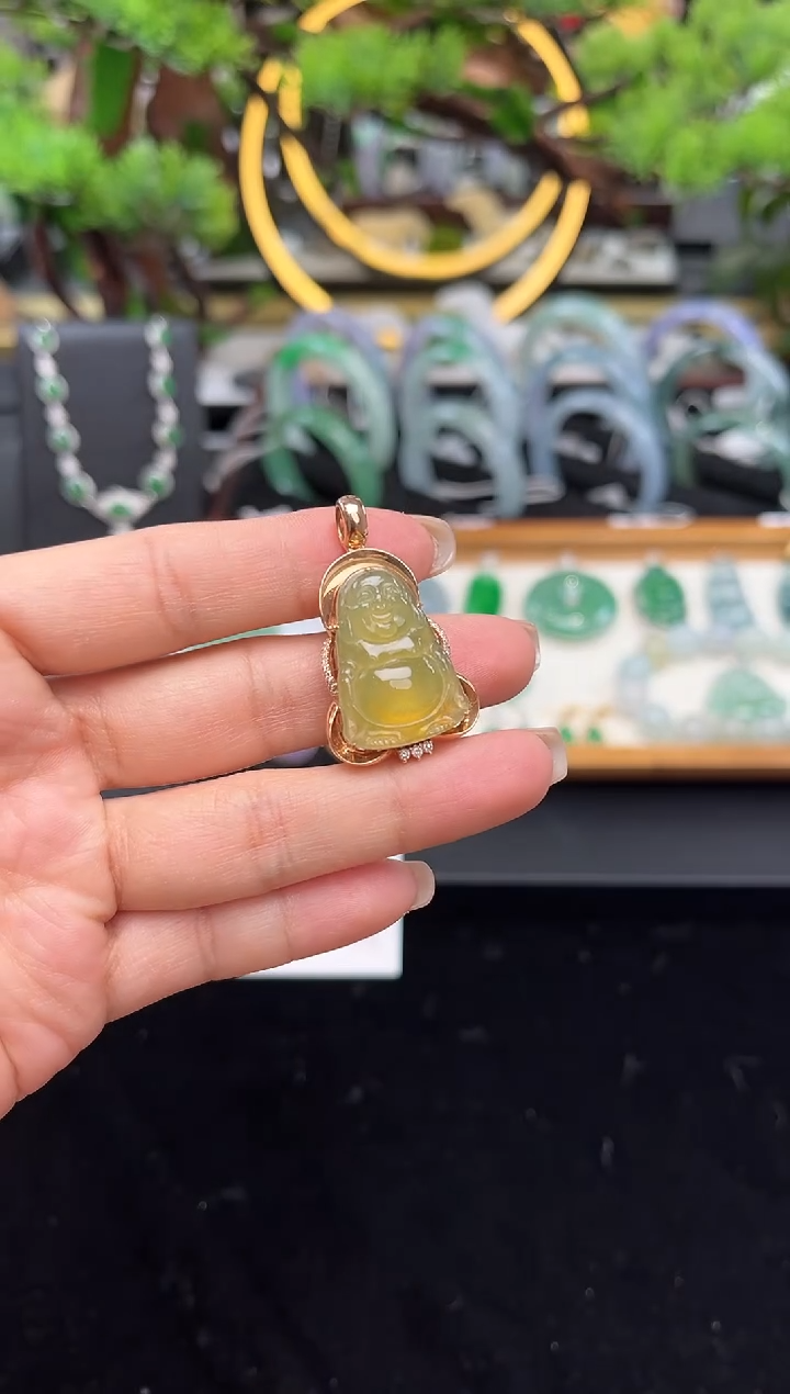 颈饰18K金镶嵌翡翠吊坠