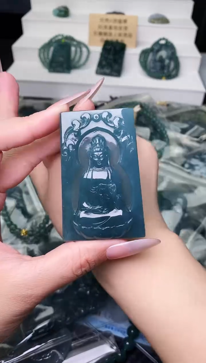 颈饰未镶嵌翡翠 