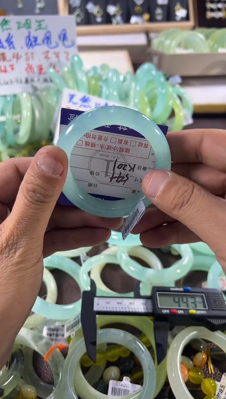 未镶嵌蛇纹石玉手镯1