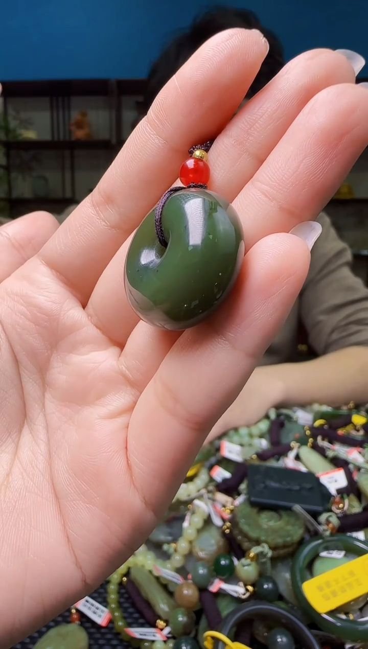 颈饰未镶嵌和田玉1