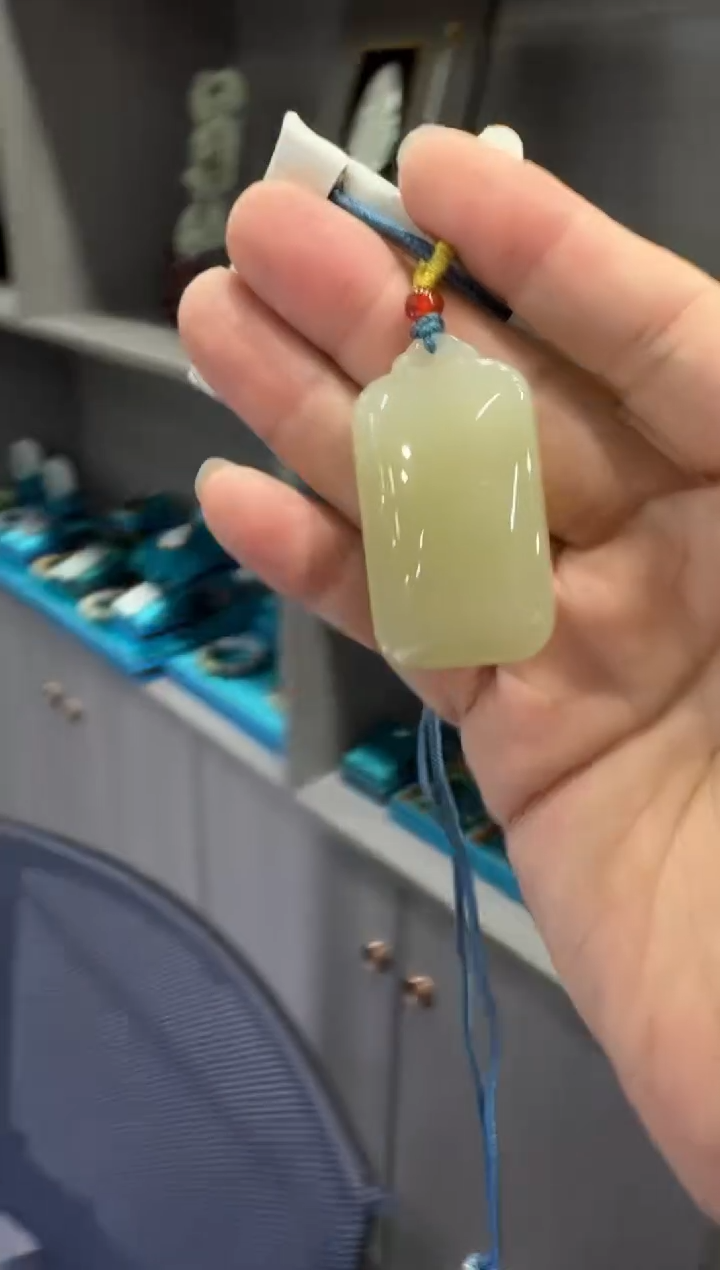 【闪购商品】和田玉吊坠未镶嵌无事牌配绳