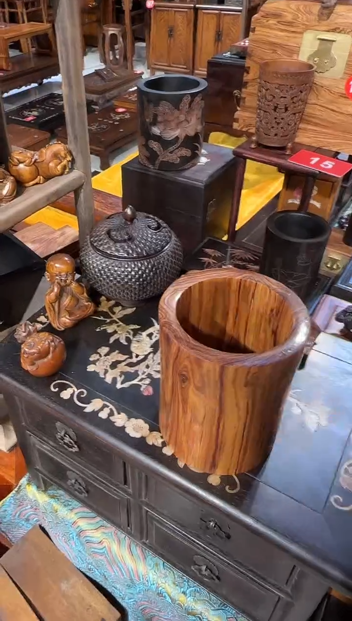 【闪购商品】木木艺黄花梨花纹笔筒118.88888