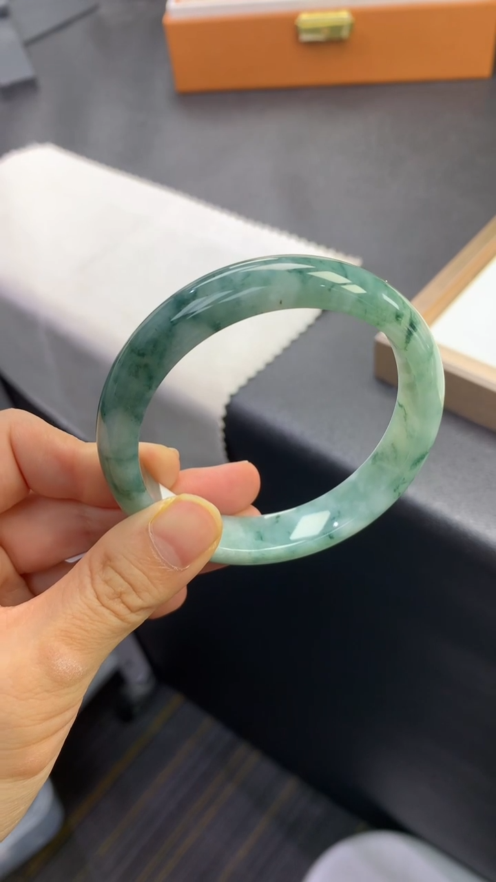 未镶嵌手镯翡翠退货需手镯吊牌标签完好