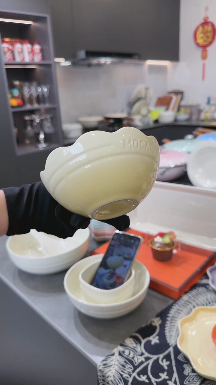 【闪购商品】瓷鹅绒黄炻彩花边碗14cm