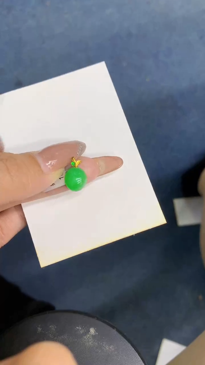 颈饰18K金镶嵌翡翠1