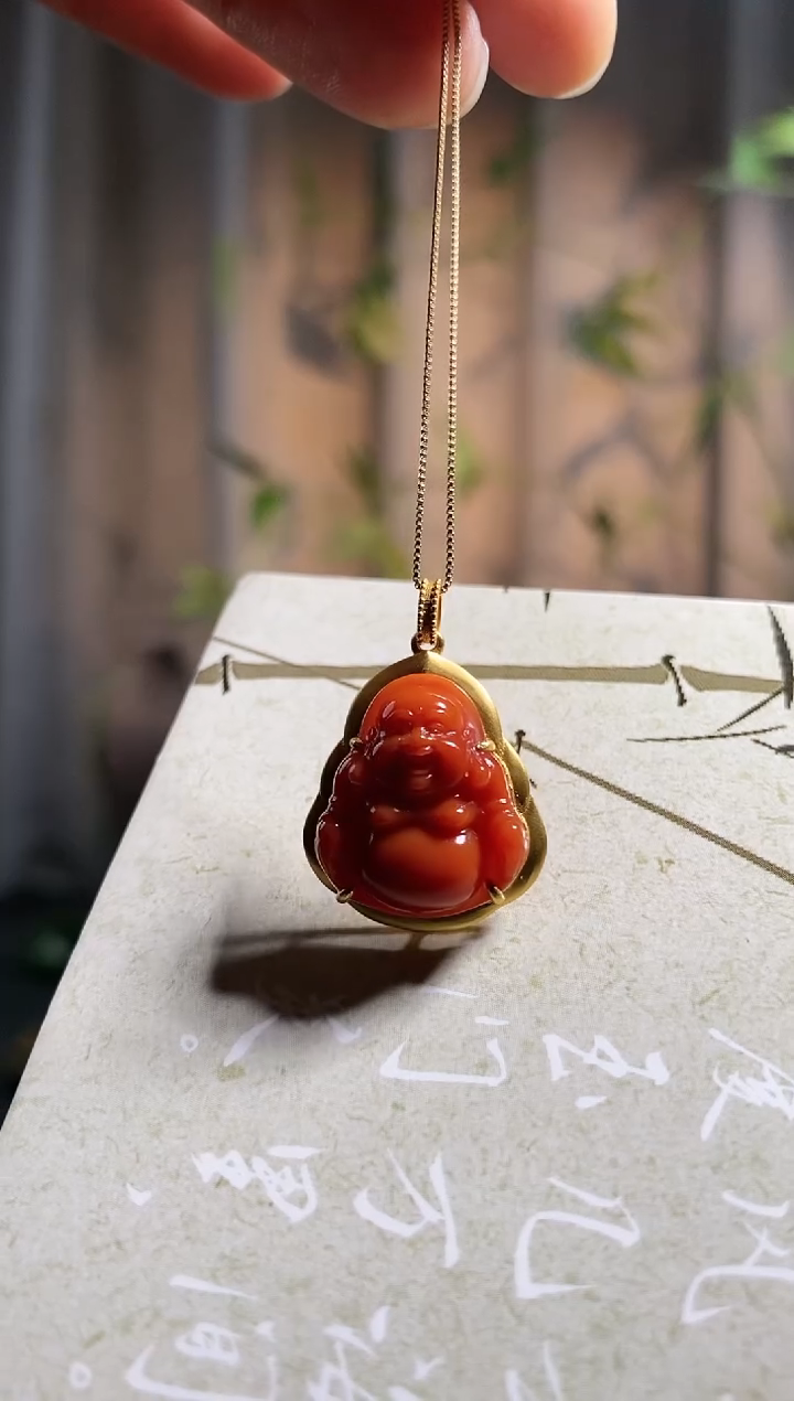 【闪购商品】南红玛瑙颈饰18K金镶嵌，原矿南红，弥勒佛，满色满肉