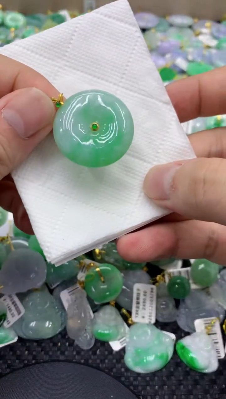 颈饰18K金镶嵌翡翠天然缅甸翡翠A货