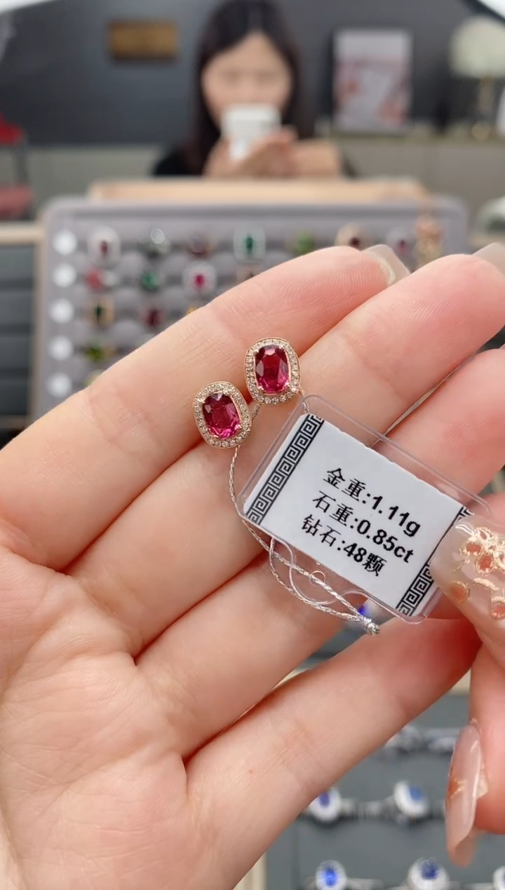 【闪购商品】碧玺耳饰18K金镶嵌0.85配钻     