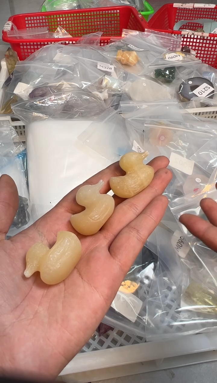 未镶嵌玛瑙/玉髓珠宝奇石M362 方解石  多样性发一