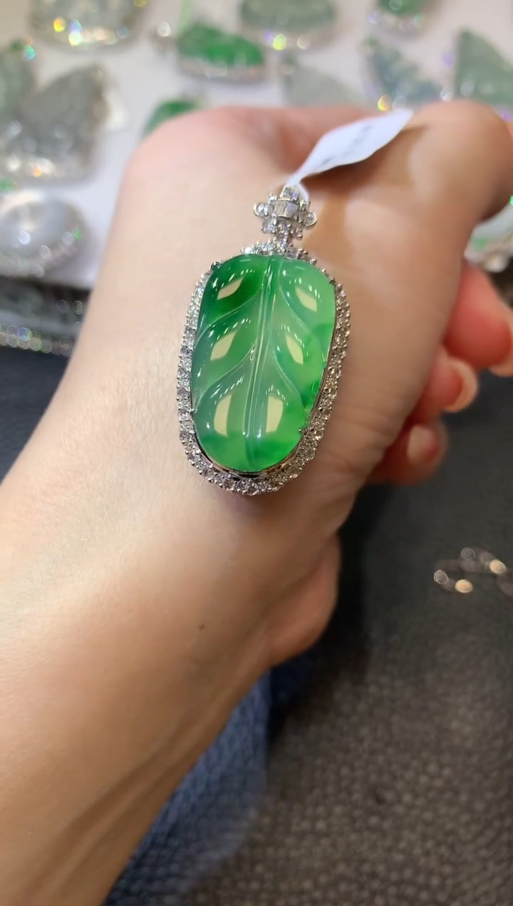 【闪购商品】翡翠吊坠(不含链)18K金镶嵌C1 