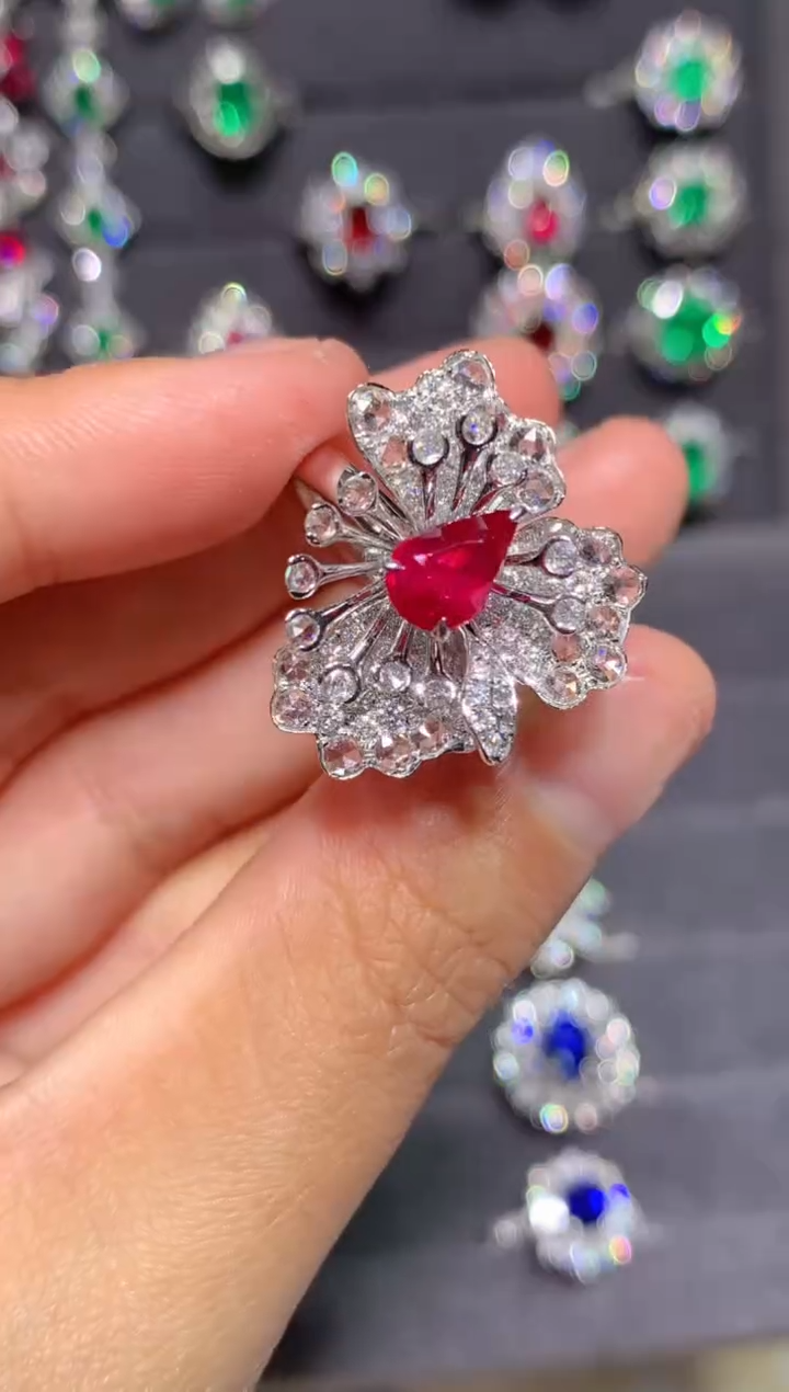 18K金镶嵌戒指红宝石1.05CT