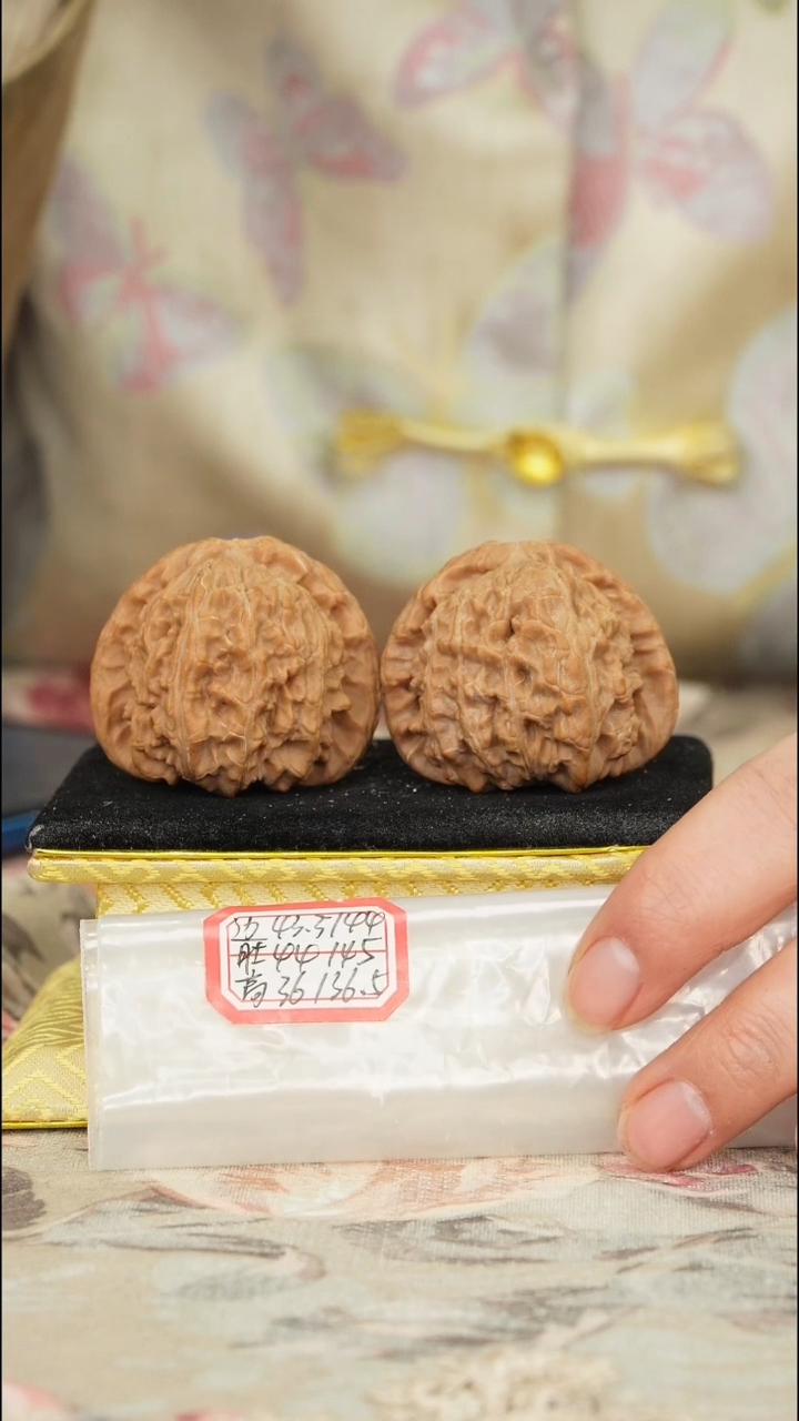 【闪购商品】文玩核桃把件白狮子