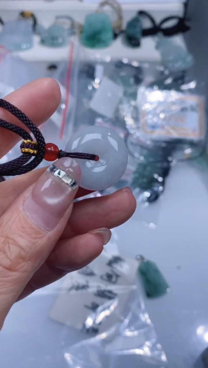 颈饰未镶嵌翡翠吊坠