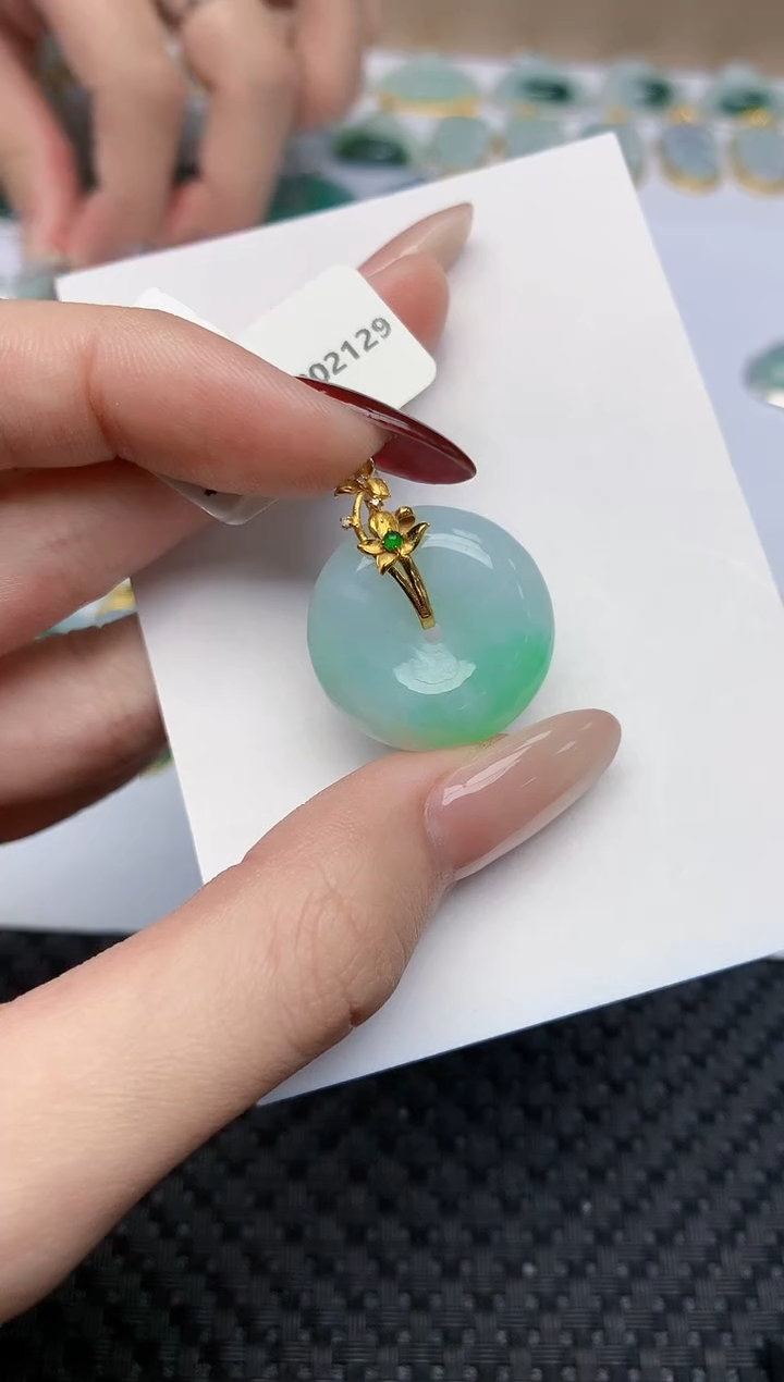 【闪购商品】翡翠颈饰18K金镶嵌天然翡翠a货