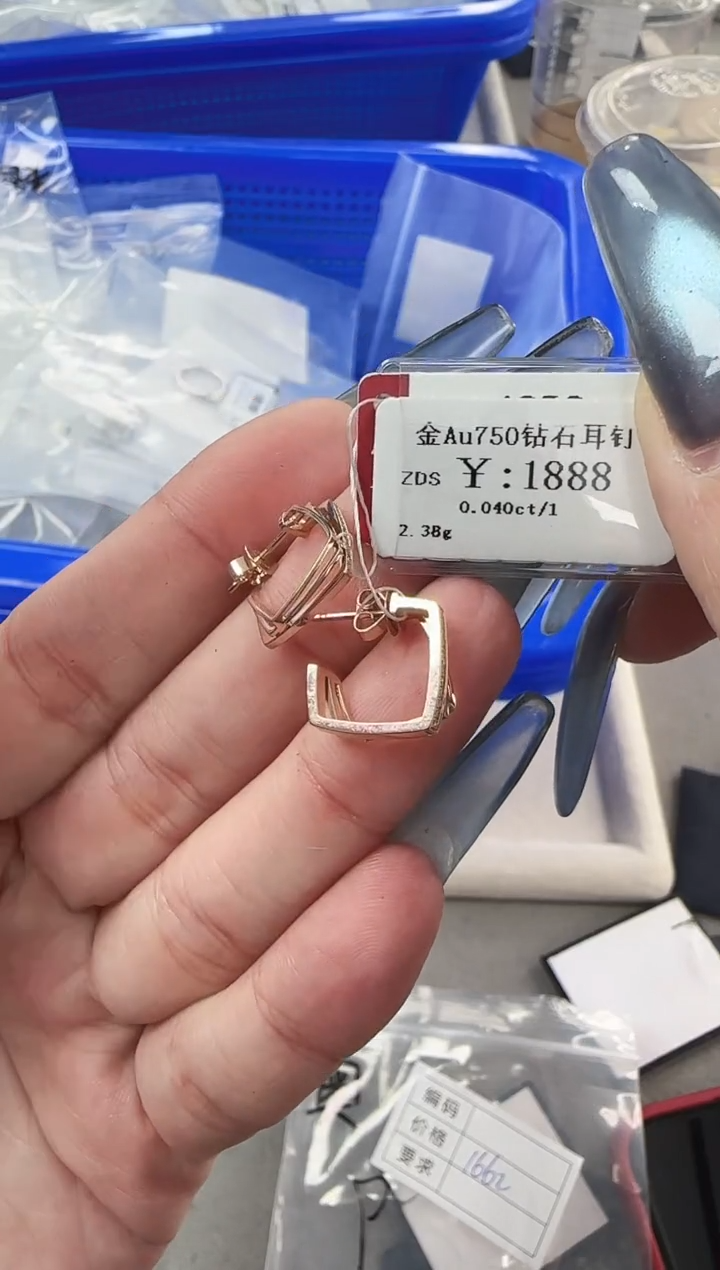 【闪购商品】钻石耳饰18K金镶嵌J009071200