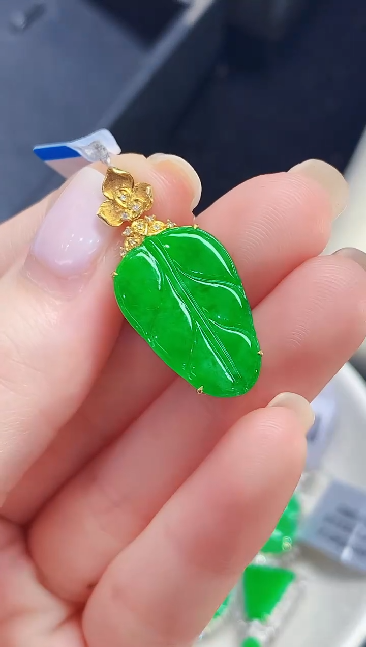 吊坠(不含链)18K金镶嵌翡翠L0303多样性发其一