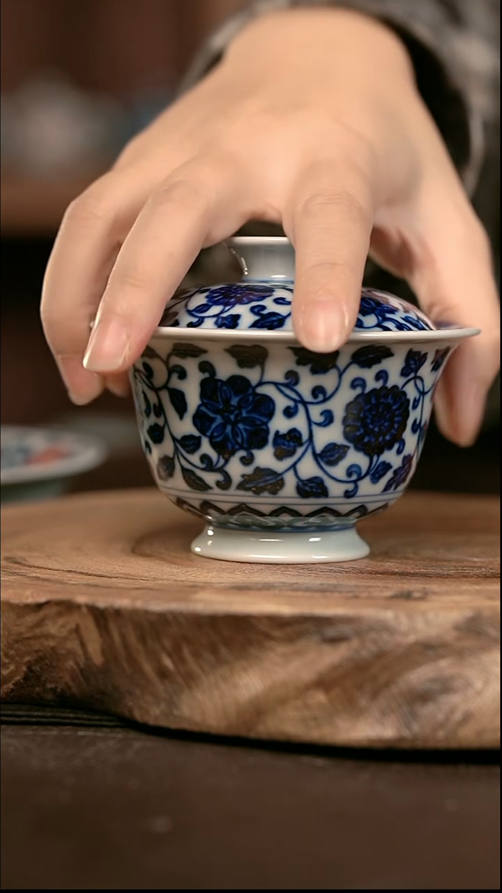 手绘 高温现代瓷  柴窑  一束莲高足130C