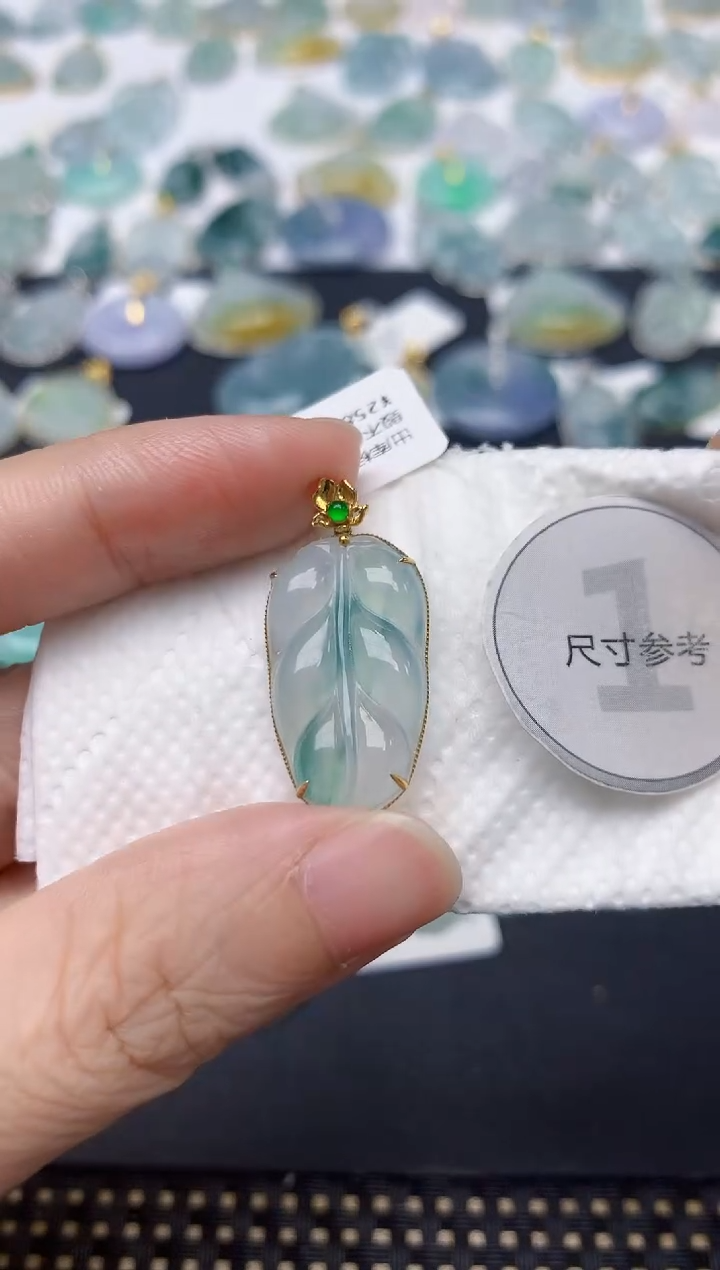 颈饰18K金镶嵌翡翠天然缅甸A货翡翠