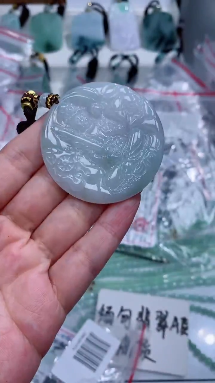 颈饰未镶嵌翡翠吊坠