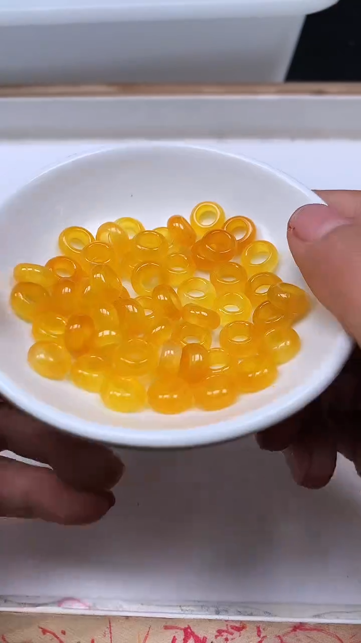 未镶嵌散珠玛瑙/玉髓M928 鸡油黄 甜甜圈内5mm20颗9.8元