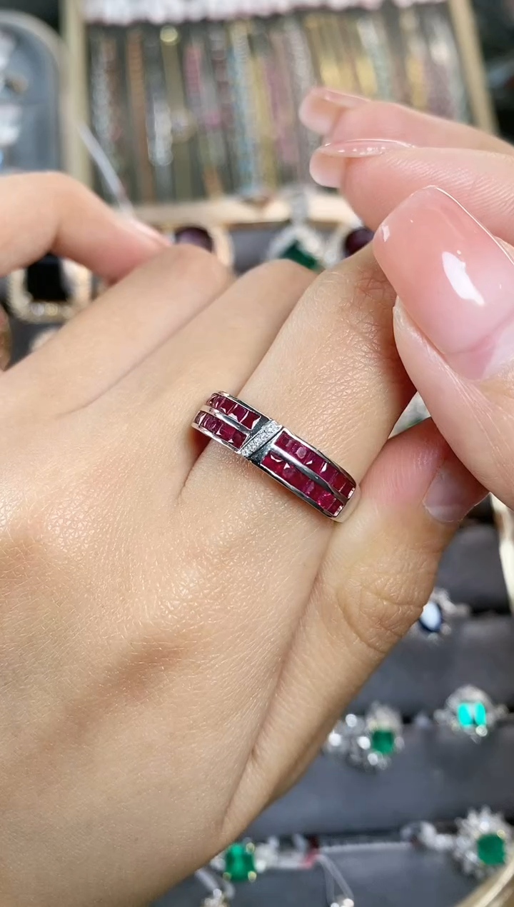 【闪购商品】红宝石戒指18K金镶嵌18K金镶嵌红宝石戒指