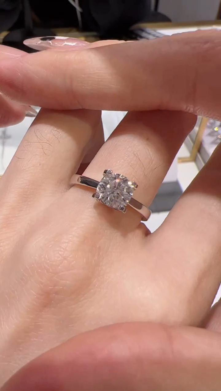 【闪购商品】实验室培育钻石18K金镶嵌牛头@@11-15圈，拍下备注圈口