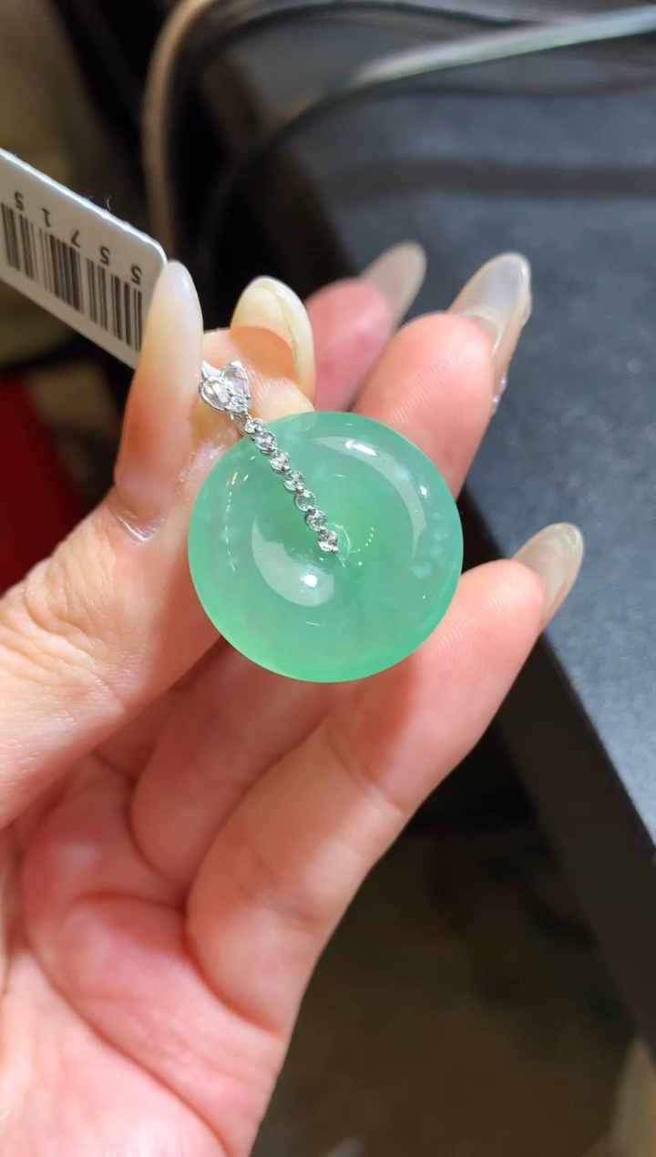 【闪购商品】翡翠吊坠(不含链)18K金镶嵌28无鉴赏多样性发货一件